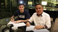 Mitra Kukar resmi merekrut striker Fernando Rodriguez Ortega, Minggu (7/1/2018). (Bola.com/Dok. Mitra Kukar)