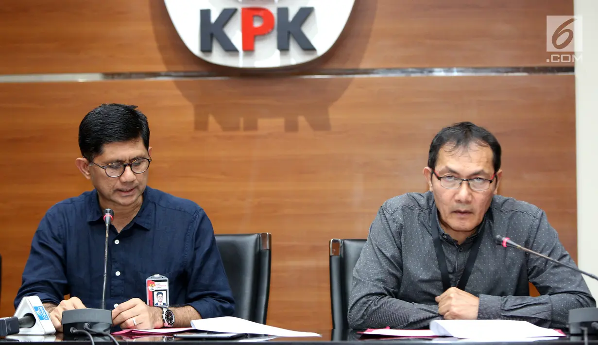Wakil Ketua KPK Laode M Syarief dan Saut Situmorang memberi keterangan pers terkait OTT Kalapas Sukamiskin di Gedung KPK, Jakarta, Sabtu (21/7). KPK menetapkan Kalapas Wahid Husein sebagai tersangka. (Liputan6.com/HO/Udin)