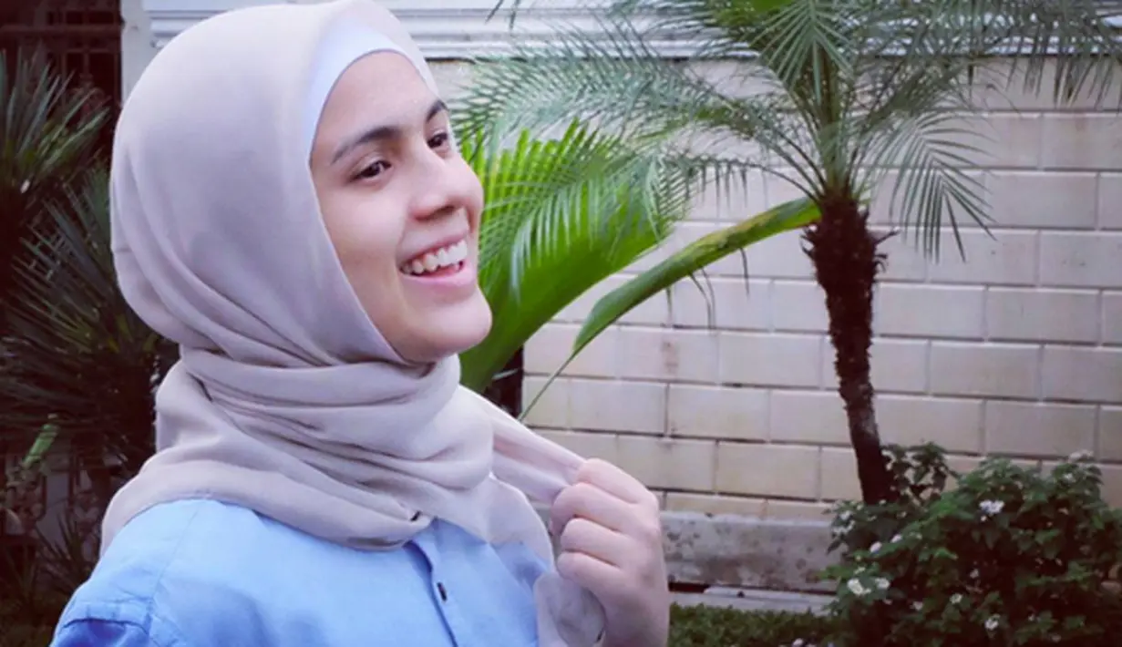 “Bukan pintaku pintamu tapi pintaNya. Bukan untukku, untukmu tapi untukNya. Insya Allah istiqomah ya ndul..We are so proud of you,” tulis Kinos yang disukai oleh ribuan netizen. (Instagram/missnyctagina)