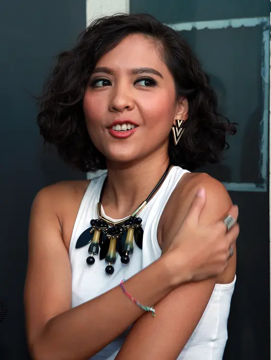 "Dibawa santai. Kita sudah pisah baik-baik, enggak mungkin salah satu dari kita enggak menemukan yang lebih baik," kata Lala Karmela saat dijumpai di kawasan Kapten Tendean, Jakarta Selatan, Selasa (1/9/2015). (Deki Prayoga/Bintang.com)