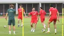 Diketahui, pelatih asal Kanada ini telah mematangkan taktik dan memimpin sesi latihan di Stadion Madya menjelang laga perdananya pada Selasa 24 Maret 2026. Tampak dalam foto, para pemain Timnas Indonesia menggelar sesi latihan resmi jelang melawan Saint Kitts and Nevis pada laga perdana FIFA Series 2026 di Stadion Madya, Kompleks Gelora Bung Karno, Jakarta, Kamis (26/3/2026). (Bola.com/M Iqbal Ichsan)