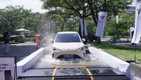 Ilustrasi: Mobil Neta yang melewati genangan air. (Dok: PT Neta Auto Indonesia)