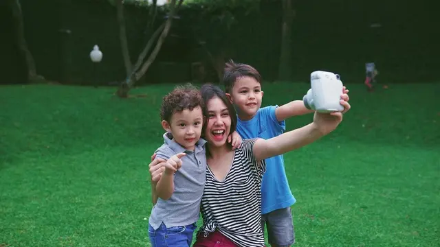 5 Momen Kedekatan Vanesha Prescilla Dengan Keponakannya. (Instagram @vaneshaass)