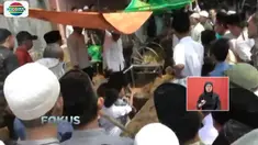 Jasad pasangan suami istri ini ditemukan tewas terbungkus selimut di bawah jembatan sungai.