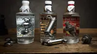 Setiap botol eklusif Archaeologist Gin dilengkapi dengan bagian mesin motor vintage yang terendam air berkualitas tinggi