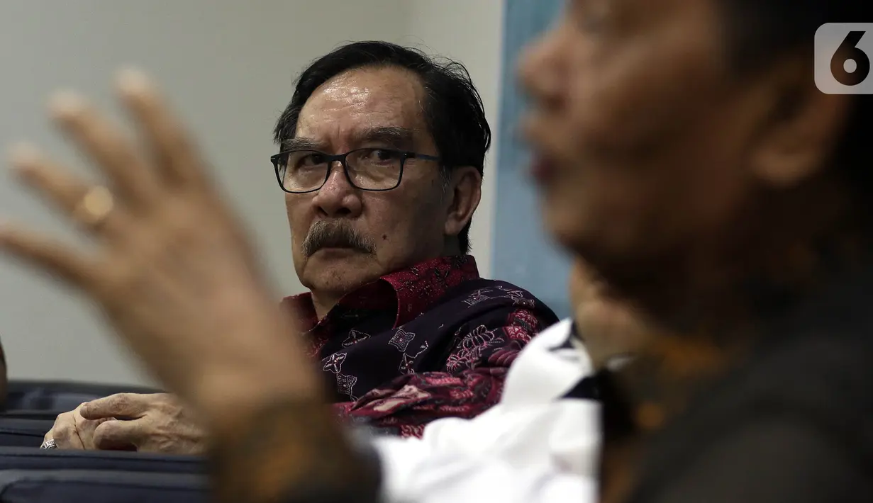 Mantan Ketua KPK Antasari Azhar menjadi pembicara dalam diskusi Dialektika Demokrasi di Kompleks Parlemen, Senayan, Jakarta, Kamis (7/11/2019). Diskusi bersama Anggota Komisi III DPR tersebut mengangkat tema "Mengintip Figur Dewan Pengawas KPK". (Liputan6.com/Johan Tallo)