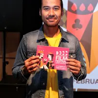 Ditemui di Plaza Indonesia, Chicco enggan untuk membahas soal pacar dan memilih untuk menceritakan soal karier yang sedang digelutinya saat ini. Semua dilakukannya lantaran berkaca pada kejadian sebelumnya. (Adrian Putra/Bintang.com)