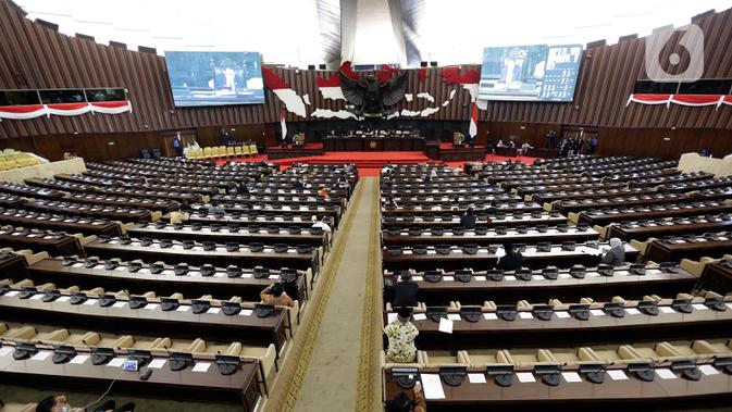 Suasana Rapat Paripurna ke-14 Masa Persidangan III 2019-2020 di Kompleks Parlemen, Senayan, Jakarta, Selasa (5/5/2019). Rapat paripurna beragendakan laporan BPK RI mengenai penyerahan Laporan Hasil Pemeriksaan (LHP) Semester II Tahun 2019. (Liputan6.com/Johan Tallo)