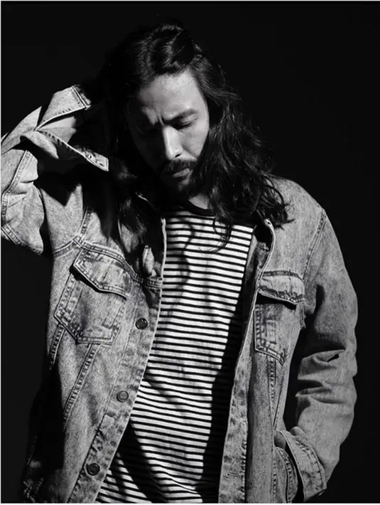 Marcello Tahitoe atau lebih dikenal Ello telah ditetapkan sebagai tersangka oleh penyidik dari Polres Jakarta Selatan yang melakukan penangkapan terhadapnya. Ello ditangkap dikediamannya pada Minggu (6/8) malam. (Instagram/ marcello_tahitoe)