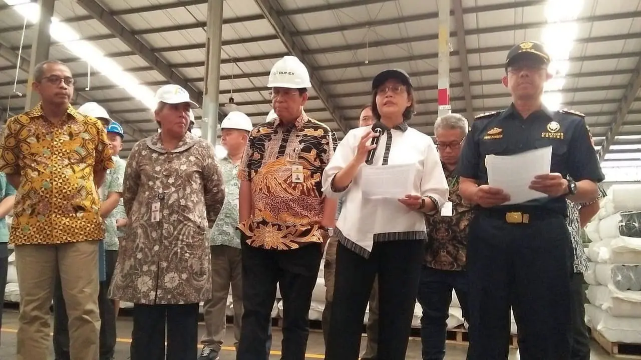 Menteri Keuangan Sri Mulyani, melakukan kunjungan Pusat Logistik Berikat (PLB) PT UNIAIR dan PT Dunia Express, Sunter, Jakarta Utara.