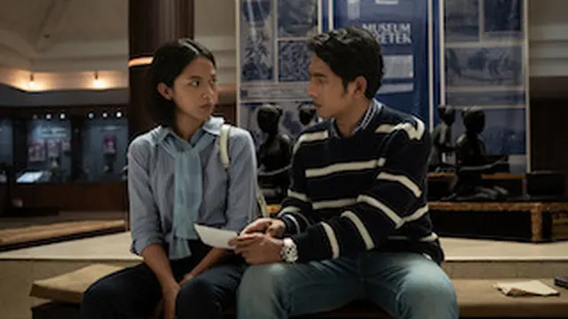 Di Gadis Kretek, Putri Marino memerankan tokoh Arum dan Arya Saloka menjdi Lebas.
