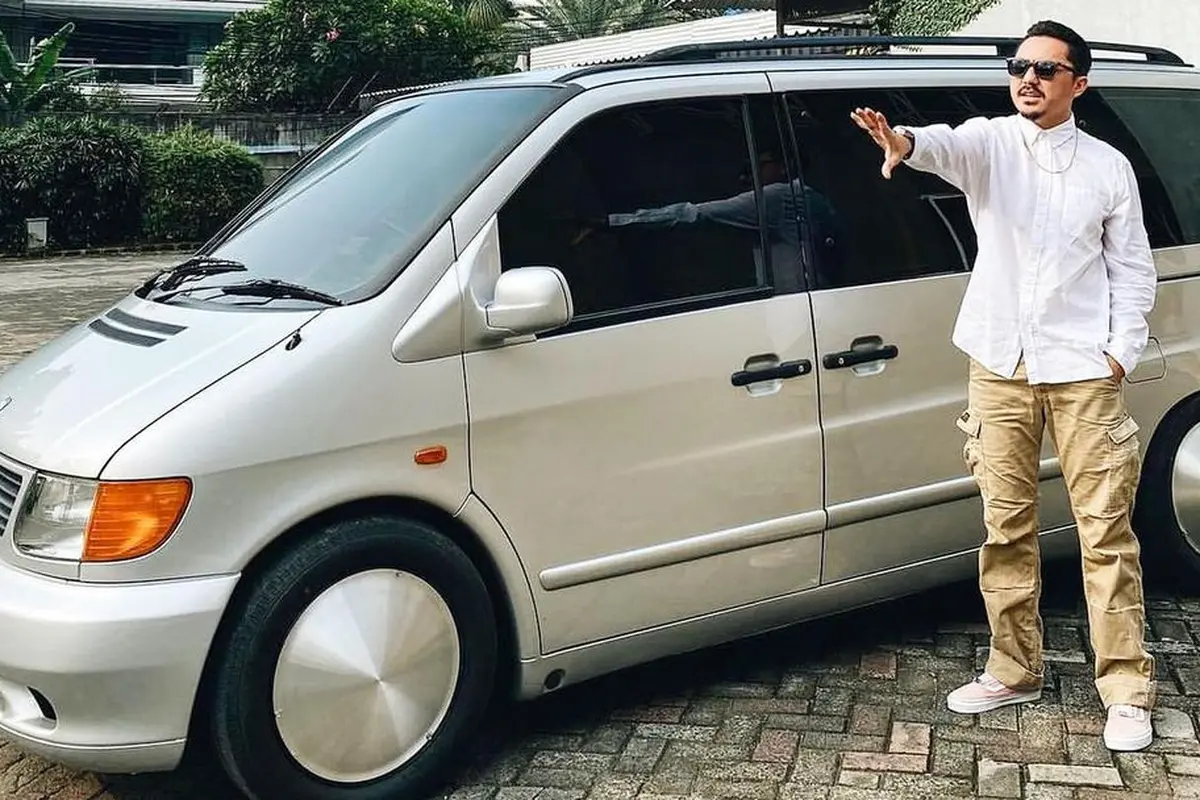 Mulia, Ananda Omesh Ubah Mobil Kesayangannya Jadi Ambulans untuk Pasien Covid-19. (instagram/dianayulestari)
