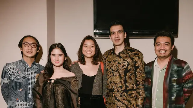 Bersama Dul Jaelani, Ini 7 Potret Tissa Biani dalam Gala Premier KKN di Desa Penari