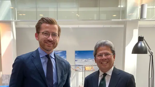 Menteri Lingkungan Hidup dan Iklim Norwegia Sveinung Rotevatn dan Dubes RI untuk Norwegia Todung Mulya Lubis.