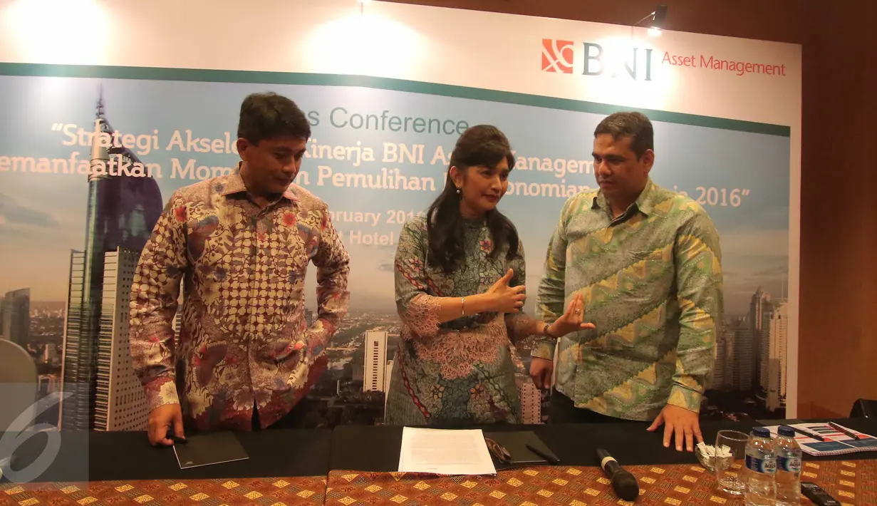 (ki-ka) Direktur Bisnis BNI Asset Management (BNI-AM) Isbono M.I. Putra, Presiden Direktur BNI-AM Reita Farianti, dan Head of Investment Team BNI-AM Hanif Mantiq dalam acara Press Conference di Jakarta (3/2).  (Liputan6.com/Angga Yuniar) 