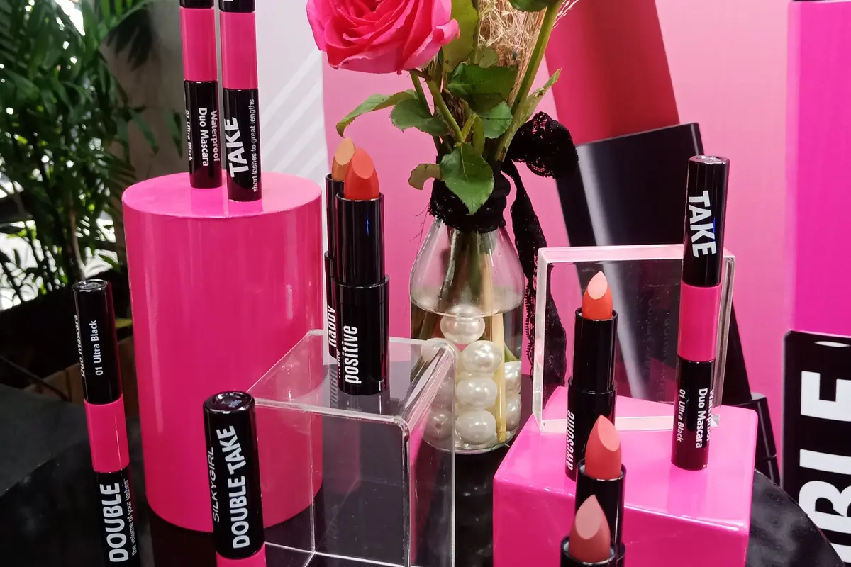 Perpaduan Lipstik dan Maskara yang Bikin Tampil Cantik dan Percaya Diri