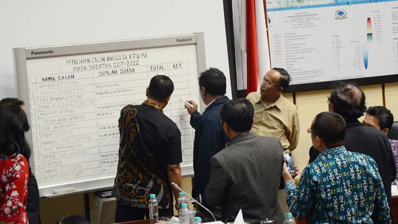 Hingga Dini Hari, Komisi II Tetapkan Komisioner KPU – Bawaslu