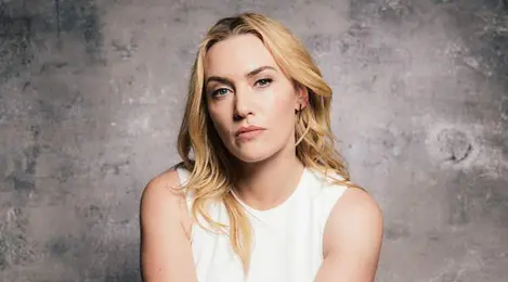 Kedekatan Kate Winslet Liam Hemsworth Di Trailer The Dressmaker News Entertainment Fimela Com