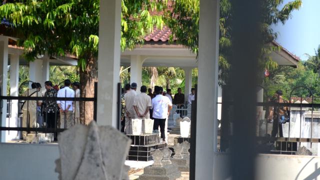 Prabowo berziarah ke makam leluhurnya di Dawuhan, Banyumas, Jawa Tengah. (Foto: Liputan6.com/Muhamad Ridlo)