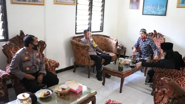 Kapolres Kebumen mengecek pondok pesantren Al Hasani, sebagai Ponpes Siaga Candi 2020. (Foto: Liputan6.com/Humas Polres Kebumen)