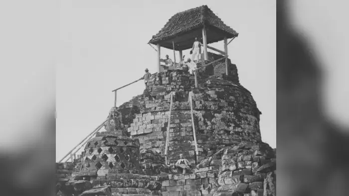 Stupa Borobudur pada pertengahan Abad ke-19 (Wikipedia/Creative Commons)