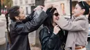 Saking kompaknya, Enzy Storia, Febby Rastanty, dan Medina kembaran dengan gaya Parisian monokrom [@medinadinaaa]