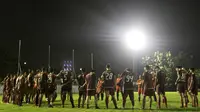 Para pemain Persija Jakarta saat latihan di Lapangan Sutasoma Halim, Jakarta, Jumat (10/5). Latihan ini merupakan persiapan jelang laga Liga 1 Indonesia 2019. (Bola.com/Yoppy Renato)