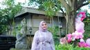 Tampilan Aurel Hermansyah yang memadukan organza outer dan celana cutbray ini bisa jadi inspirasi untuk acara pesta. @aurelie.hermansyah.
