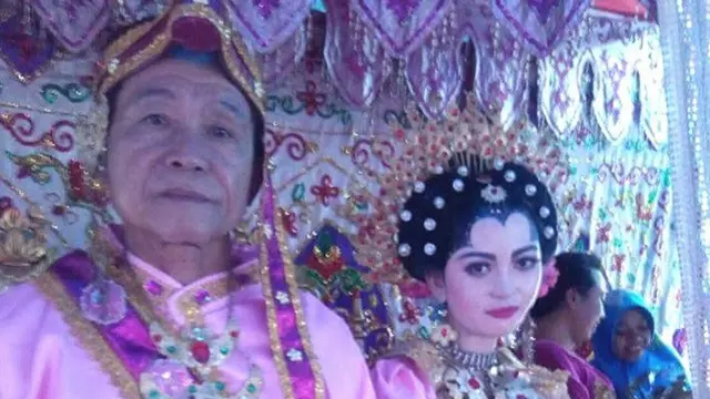Selamat, Kakek Berusia 62 Tahun Nikahi Gadis 18 Tahun
