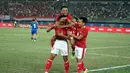 Pemain Timnas Indonesia Muhamad Dimas Drajat (kiri) merayakan bersama rekan setimnya Witan Sulaeman (kanan) dan Saddil Ramdani (atas) usia mencetak gol ke gawang Nepal pada laga terakhir Grup A kualifikasi Piala Asia 2023 di Stadion Jaber Al Ahmad, Kuwait, Rabu (15/6/2022). Timnas Indonesia berhasil lolos ke Piala Asia 2023 usai kalahkan Nepal 7-0. (Dok. PSSI)