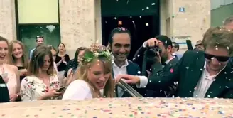 Kabar bahagia dari aktor Ario Bayu. Sabtu (8/7/2017) Ario resmi melepas masa lajangnya. Bintang film 32 tahun itu menikahi Valentine Payen, perempuan cantik asal Prancis. (Instagram/risasuseanty)