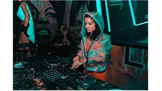 Sheila Marcia memilih untuk beralih profesi menjadi DJ
