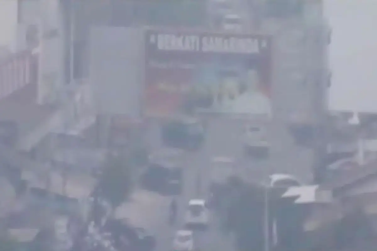 Kabut Asap di Samarinda Makin Pekat, Warga Tetap Beraktivitas