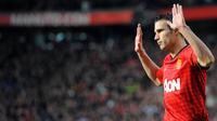 Robin Van Persie dibeli MU dari Arsenal dengan harga 22,5 juta poundsterling. Penyerang Belanda itu menjadi salah satu pilihan terbaik Sir Alex sebelum dirinya pensiun dari MU. (AFP/Andrew Yates)