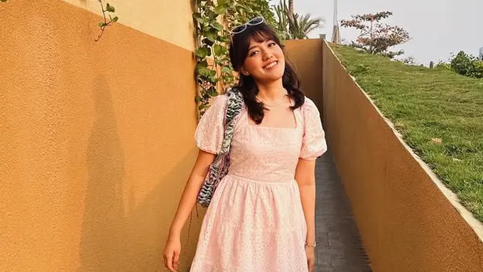 Ify Alyssa Kenakan Mini Dress