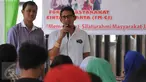 Bakal calon Gubernur DKI Jakarta Sandiaga Uno menyapa warga Pasar Johar Jakarta, Minggu (24/4/2016). Sandiaga Uno mendengarkan berbagai macam aspirasi dari sejumlah warga di kawasan tersebut. (Liputan6.com/Gempur M Surya)
