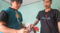 Pria berinisial RMS (35), warga Kecamatan Kota Timur, Kota Gorontalo, diamankan oleh Satuan Narkoba Polresta Gorontalo Kota (Arfandi Ibrahim/Liputan6.com)