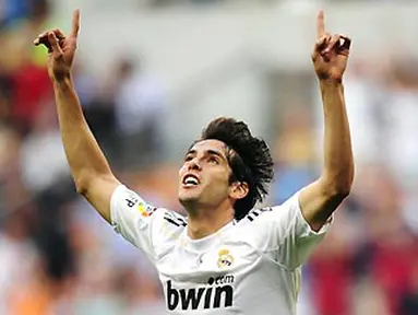Selebrasi Kaka seusai membukukan salah satu gol kemenangan 3-0 Real Madrid atas Tenerife dalam partai lanjutan La Liga di Santiago Bernabeu, Madrid, 26 September 2009. AFP PHOTO/Pedro ARMESTRE