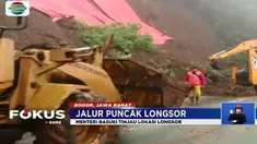 Longsor di jalur Puncak terjadi pada Senin pagi, menyusul hujan deras yang terus mengguyur sejak Minggu malam, 4 Februari 2018.