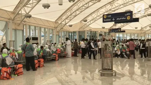 Seorang jemaah haji asal Indonesia sempat tertahan selama 12 Jam di Bandara Madinah karena bermasalah dengan Visa.
