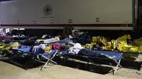 Semua migran telah diterima dan tempat tidur untuk berkemah telah didistribusikan "agar mereka tidak tidur dalam cuaca dingin." (AP Photo/Valeria Ferraro)