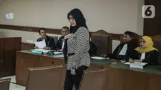Tersangka dugaan suap pengurusan kuota dan izin impor bawang putih tahun 2019, Mirawati Basri bersiap menjalani sidang perdana di Pengadilan Tipikor, Jakarta, Selasa, (31/12/2019). Sidang beragendakan pembacaan dakwaan oleh JPU KPK. (Liputan6.com/Faizal Fanani)