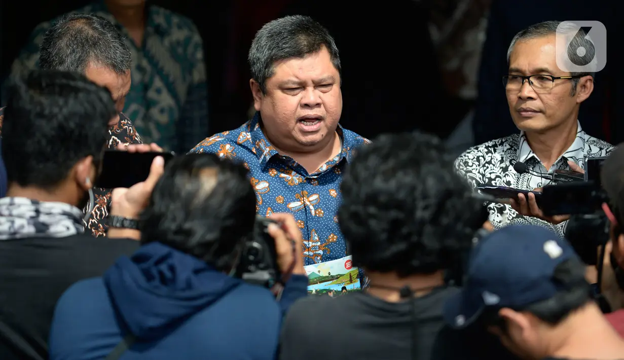 Deputi Pencegahan KPK Pahala Nainggolan (kiri) bersama Kepala BPKP Muhammad Yusuf Ateh (tengah) dan Wakil Ketua KPK Alexander Marwata usai melakukan pertemuan di Gedung KPK, Jakarta, Kamis (20/02/2020). Pertemuan membahas kerjasama antar lembaga KPK dan BPKP. (merdeka.com/Dwi Narwoko)