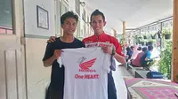 Gerry Salim bersama siswa SMA GIKI 2 Surabaya dalam acara Honda Dream Cup 2017.