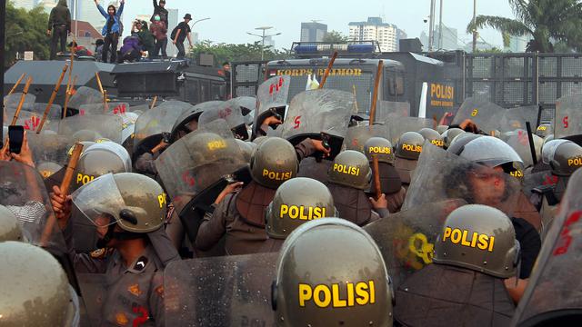 Aksi mahasiswa di depan Gedung DPR/MPR/DPD Senayan, Jakarta