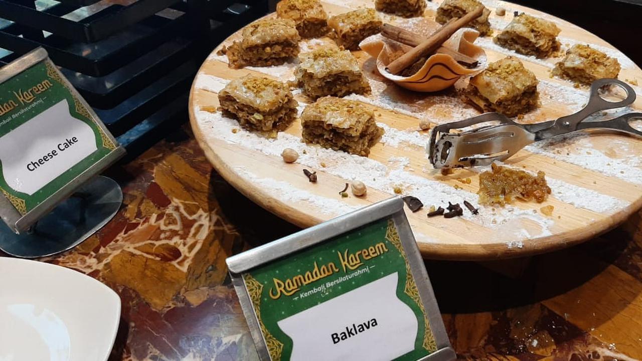 Sajian Timur Tengah Andalan Novotel Tangerang untuk Buka Puasa, dari Umm Ali sampai Kushari