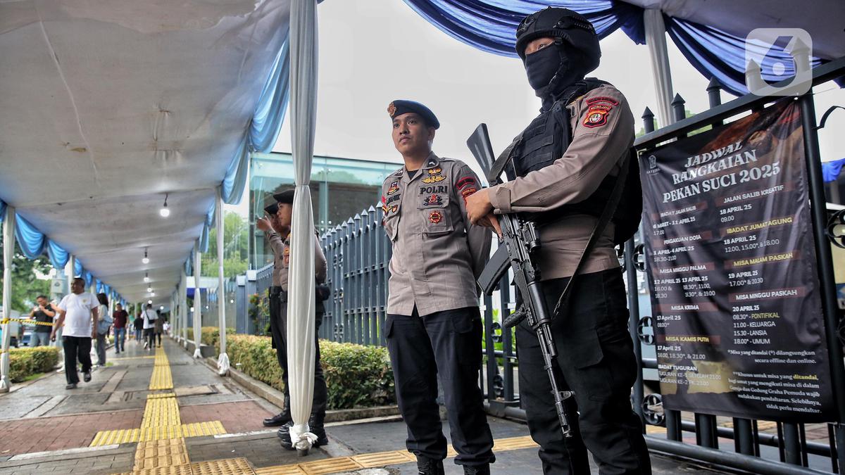 Tri Hari Suci Paskah, Personel Kepolisian Jaga Ketat Gereja Katedral Jakarta