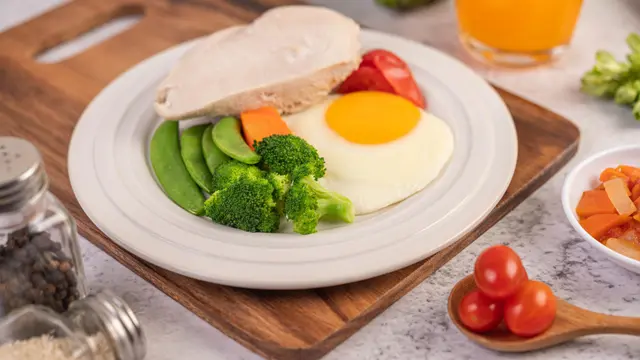 Tips Mudah Membiasakan Colorful Plate Setiap Hari [Dok/freepik.com]