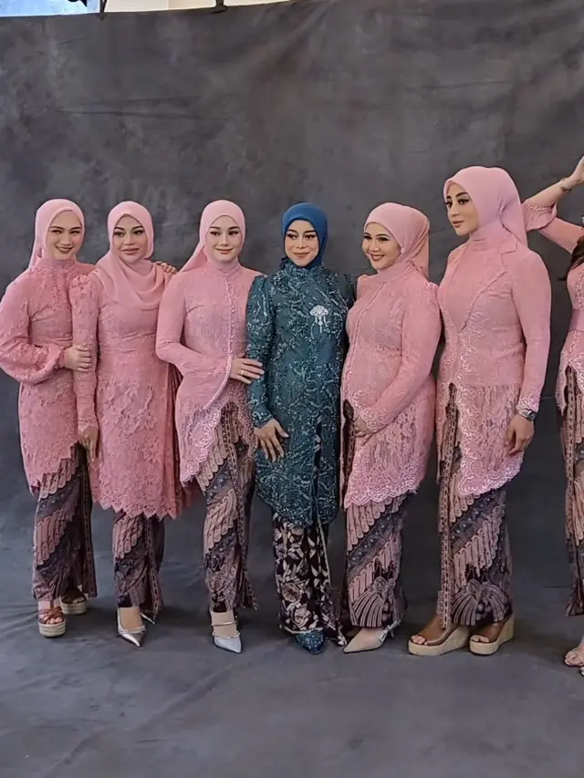 Lesti Kejora saat Prosesi Tujuh Bulanan Kehamilan dan Gender Reveal.