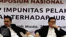 Ketua KPI Yuliandre (kiri), Ketua Dewan Pers Yoseph Adi Prastyo, menjadi pembicara dalam acara Kongres V Ikatan Jurnalis Televisi Indonesia, di Jakarta, Jumat (20/1). (Liputan6.com/Johan Tallo)